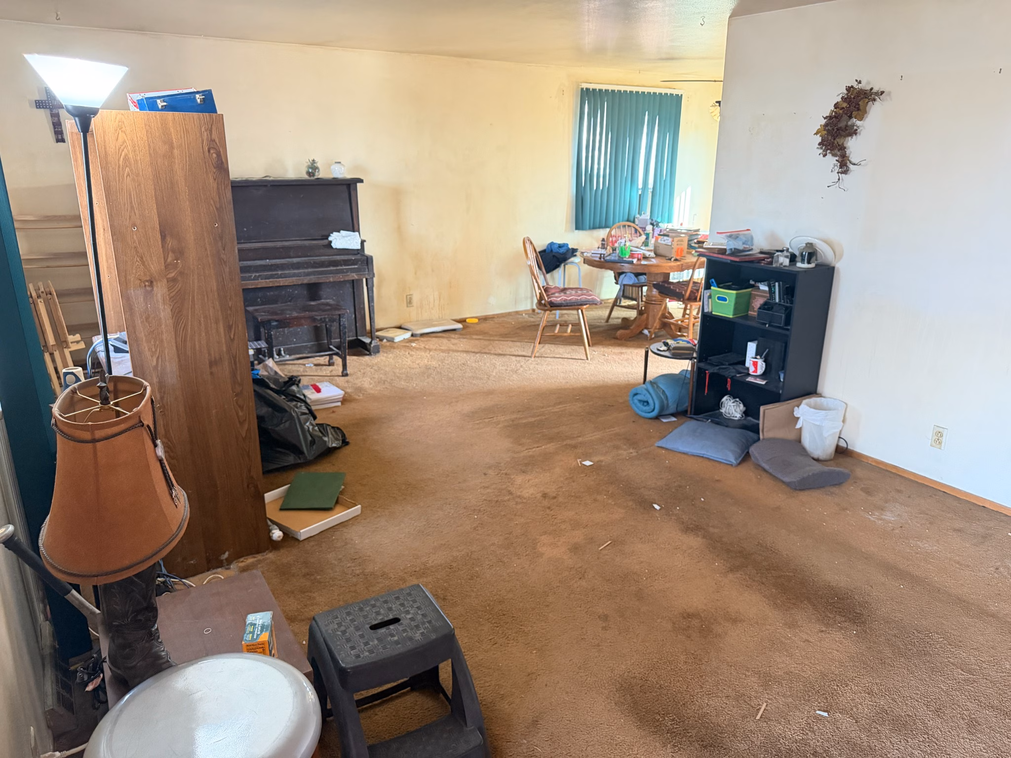 6130 Mississippi before estate property preparation